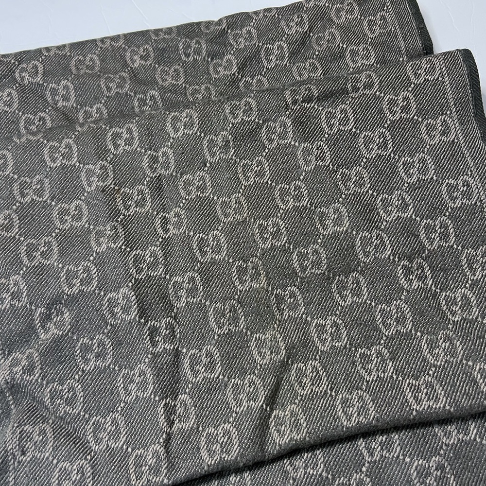 Authentic Gucci wool  Scarf - Picture 7 of 13